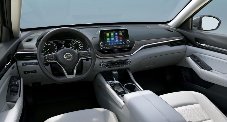 Торпедо Nissan Altima Platinum 2018 года  (фото 11 из 22)